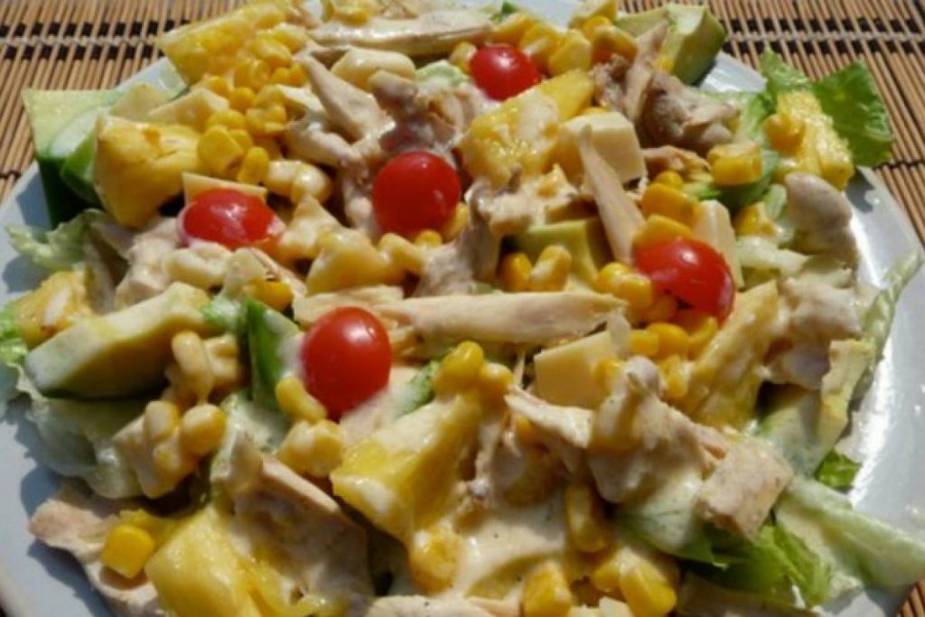 Ensalada de pollo y piña